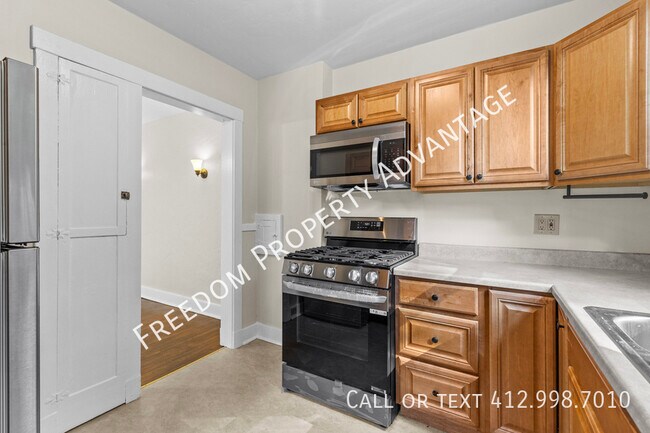 Building Photo - 739 Shady Dr E