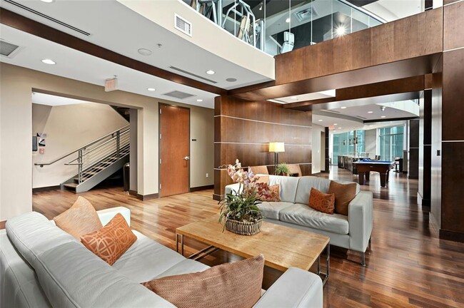 Building Photo - 360 Nueces St