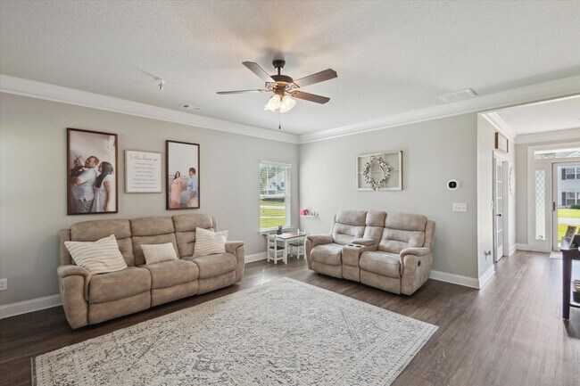 Building Photo - Spacious 4BR Home with Screened Porch & Fenced Yard in Effingham