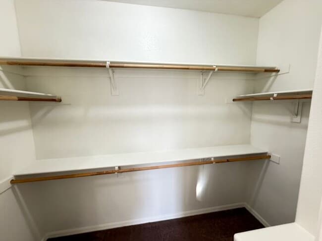 Building Photo - Carry Over Showing: This property has been shown before and will be rented to the first most qual...