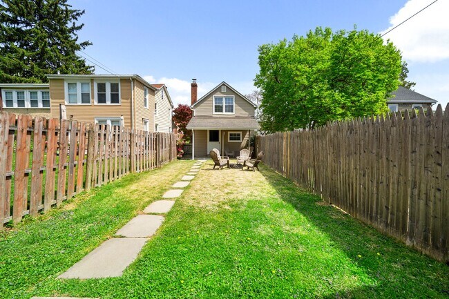 Building Photo - Charming Conshohocken Home | 2 Beds, 2 Baths, Finished Basement, Wine Cellar & 2 Parking Spaces