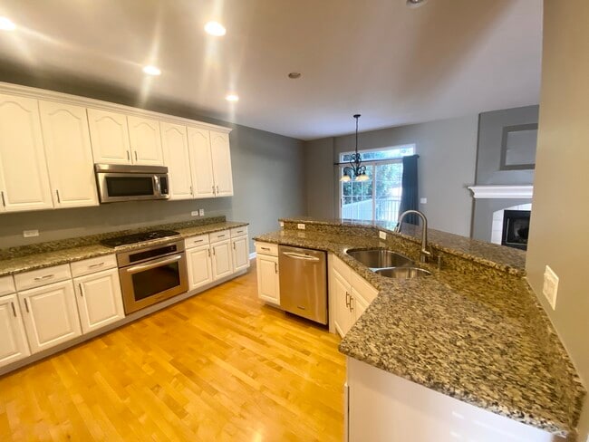 Building Photo - 15 Oak Creek Ct