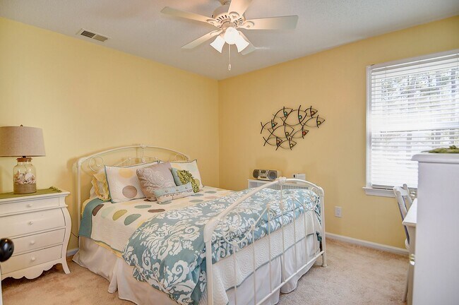 Building Photo - Community Pool-tennis courts-playground
