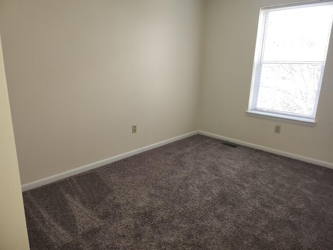 Building Photo - 8212 Londonderry Ct