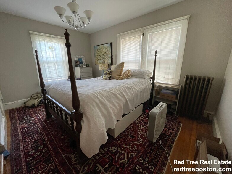 Building Photo - 62 Newport St