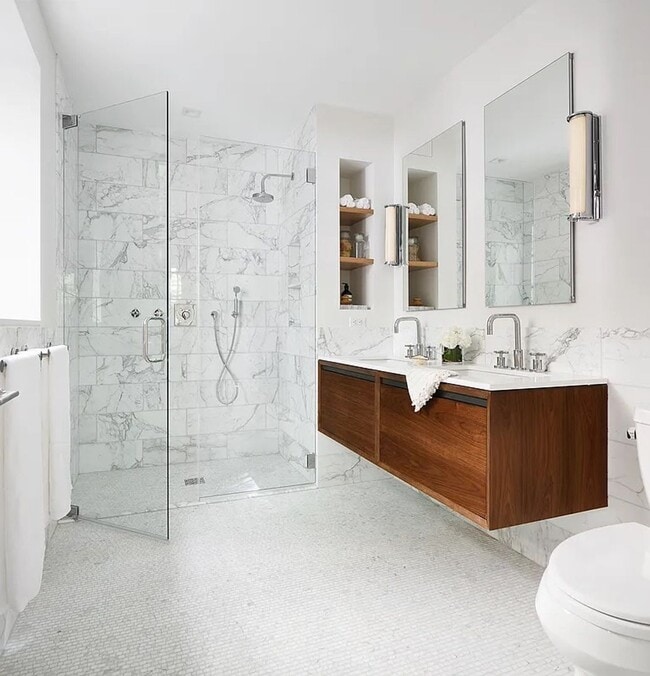 Building Photo - 245 E 78th St