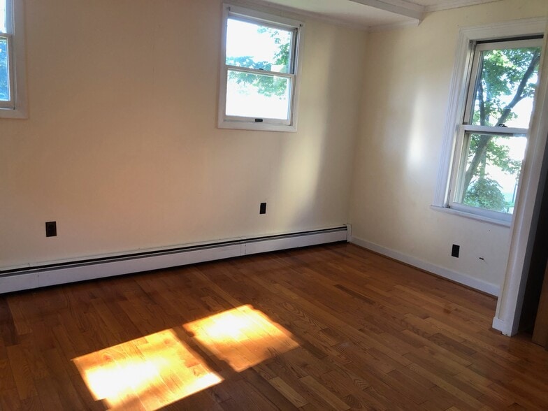 1st FL - 37 E Broad St