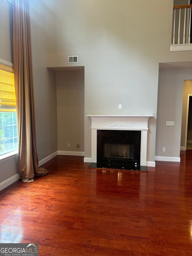 Building Photo - 711 Pine Grove Cir