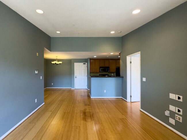 Building Photo - 7160 Shoreline Dr