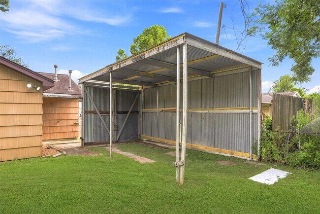Building Photo - 8406 Highcrest Dr