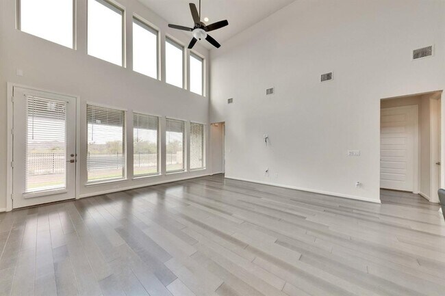 Building Photo - 14400 Kira Ln