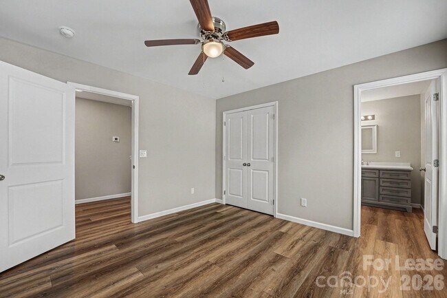 Building Photo - 931 E Front St