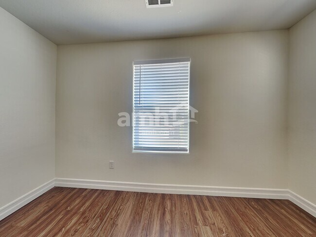 Building Photo - 5843 Petronius St