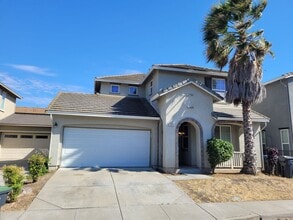 Building Photo - 2435 Hanson Dr
