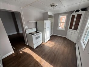 Building Photo - 727-729 W 4th St