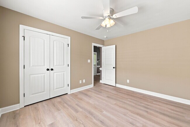 Building Photo - 2517 Sawgrass Dr
