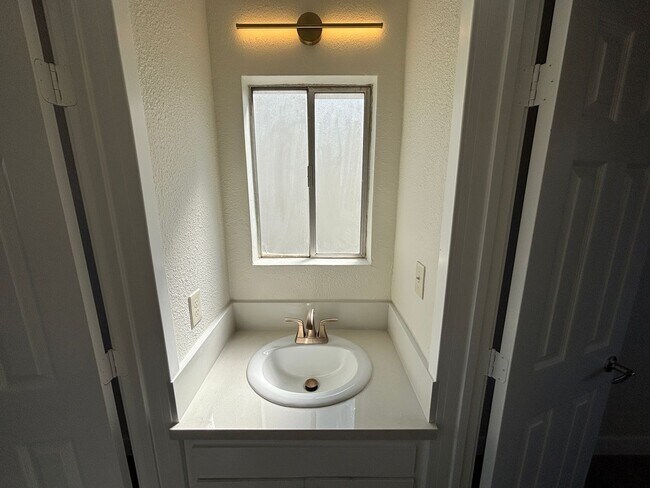 Building Photo - Fully Renovated 3BD/1.5BA Unit | Eucalyptus Ave, Moreno Valley