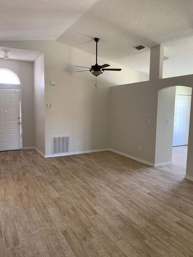 Building Photo - Beautiful 3 Bedroom, 2 Bathroom Home with Lake in Melbourne, FL!