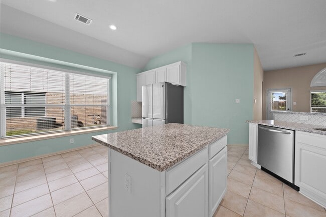 Building Photo - 530 Lockland Ln