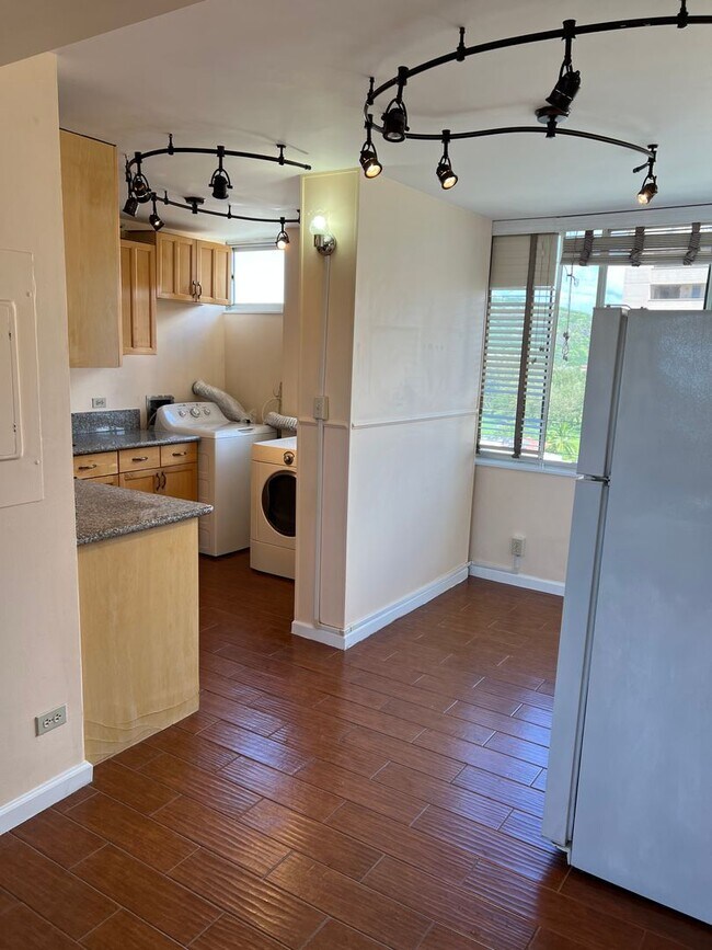 Building Photo - Ocean Vista - Spacious 2 Bedroom 2 Bath 1 ...