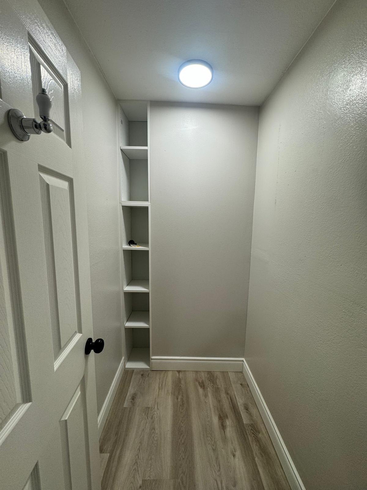 Building Photo - 546 Santiago Ave