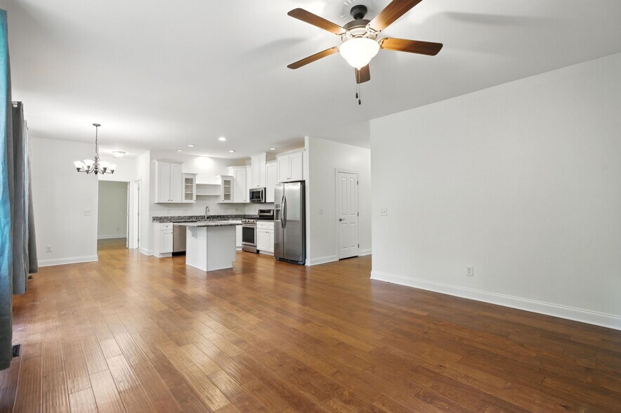 Building Photo - 1541 Louisiana Ln