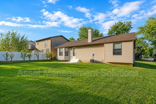 Building Photo - 1 Oak Point Dr