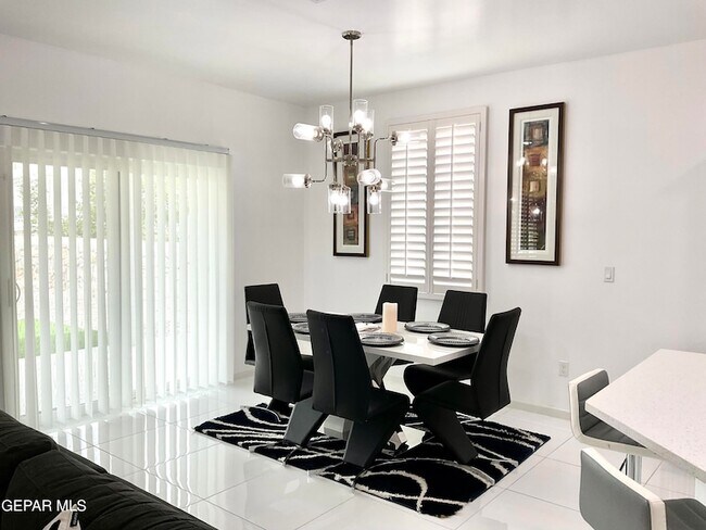 Building Photo - 8919 Eclipse St