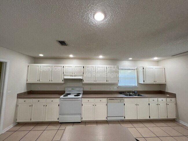 Building Photo - 6069 Breckenridge Dr