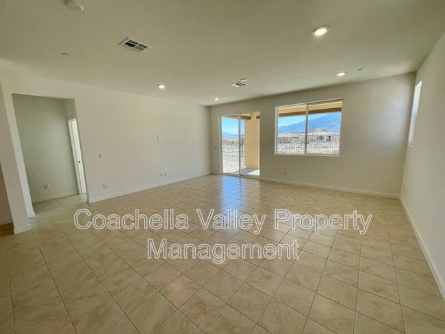 Building Photo - 11611 S Crescent St