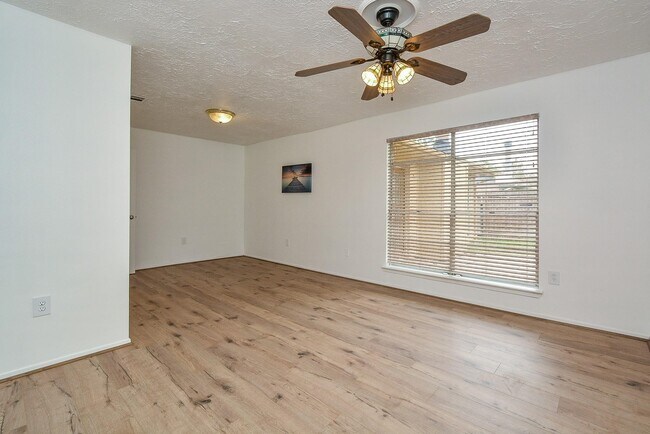Building Photo - 3315 Honey Creek Dr