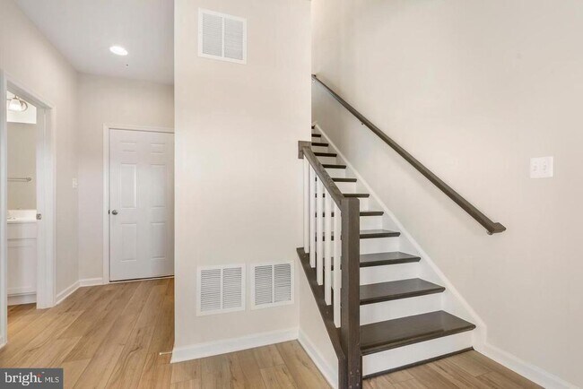 Building Photo - 418 Carroll Walk Ave