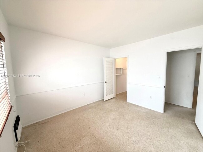 Building Photo - 845 Fairway Dr