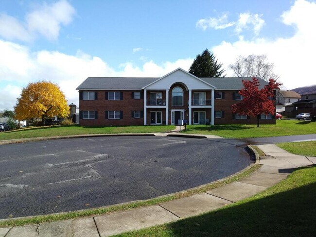 Building Photo - 375 Girio Terrace