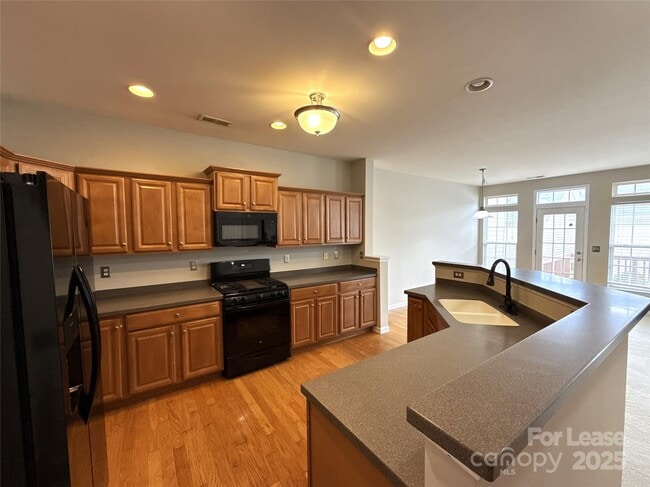 Building Photo - 8130 Bridgegate Dr