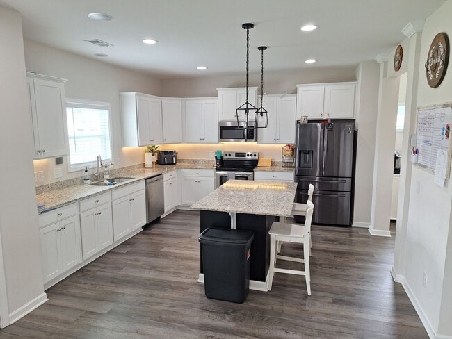 Building Photo - Magnificent Five Bedroom Home in Elgin SC!