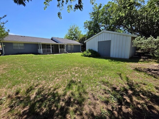 Building Photo - 209 Eller Ave