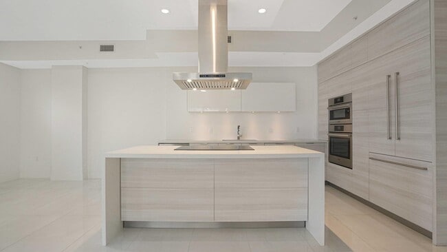 Building Photo - 155 E Boca Raton Rd
