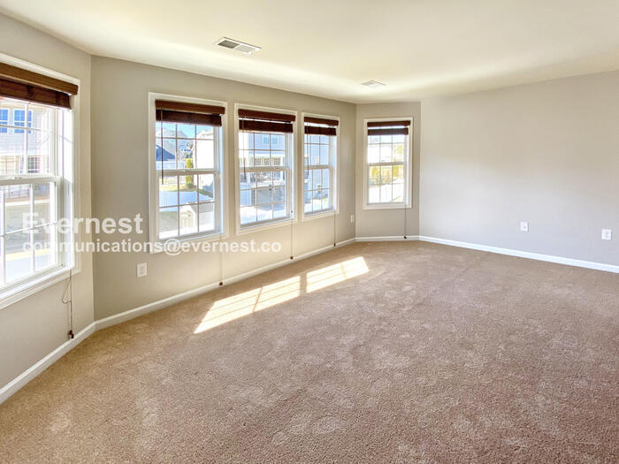 Building Photo - 99 Coachman Cir