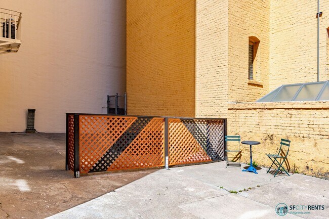 Building Photo - Union Square: Remodeled 1 Bed 1 Bath Corne...