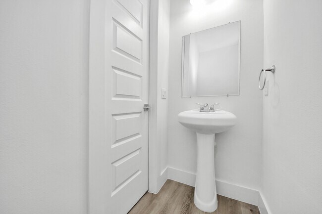 Building Photo - 5402 Margarita St