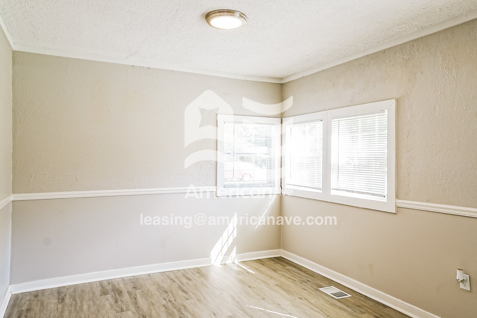 Building Photo - 324 Barnes St