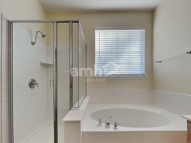 Building Photo - 221 Covent Dr