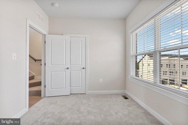 Building Photo - 7249 Mountaineer Dr