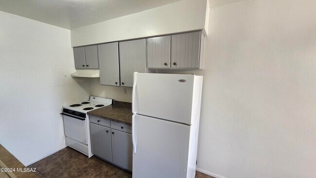 Building Photo - 810 S Kolb Rd