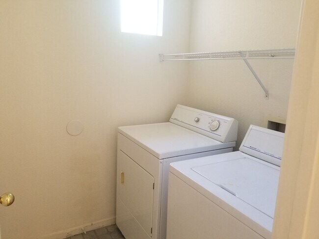 Building Photo - 2 Bedroom Home Located in Summerlin!