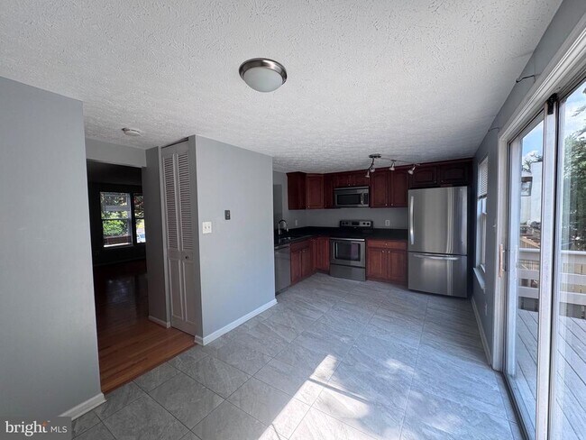Building Photo - 1727 Sundance Dr