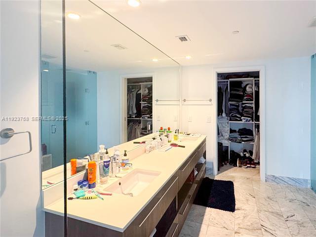 Building Photo - 3131 NE 7th Ave