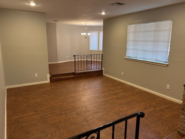 Building Photo - 1702 Maux Dr