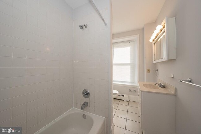 Building Photo - 217 Dupont St